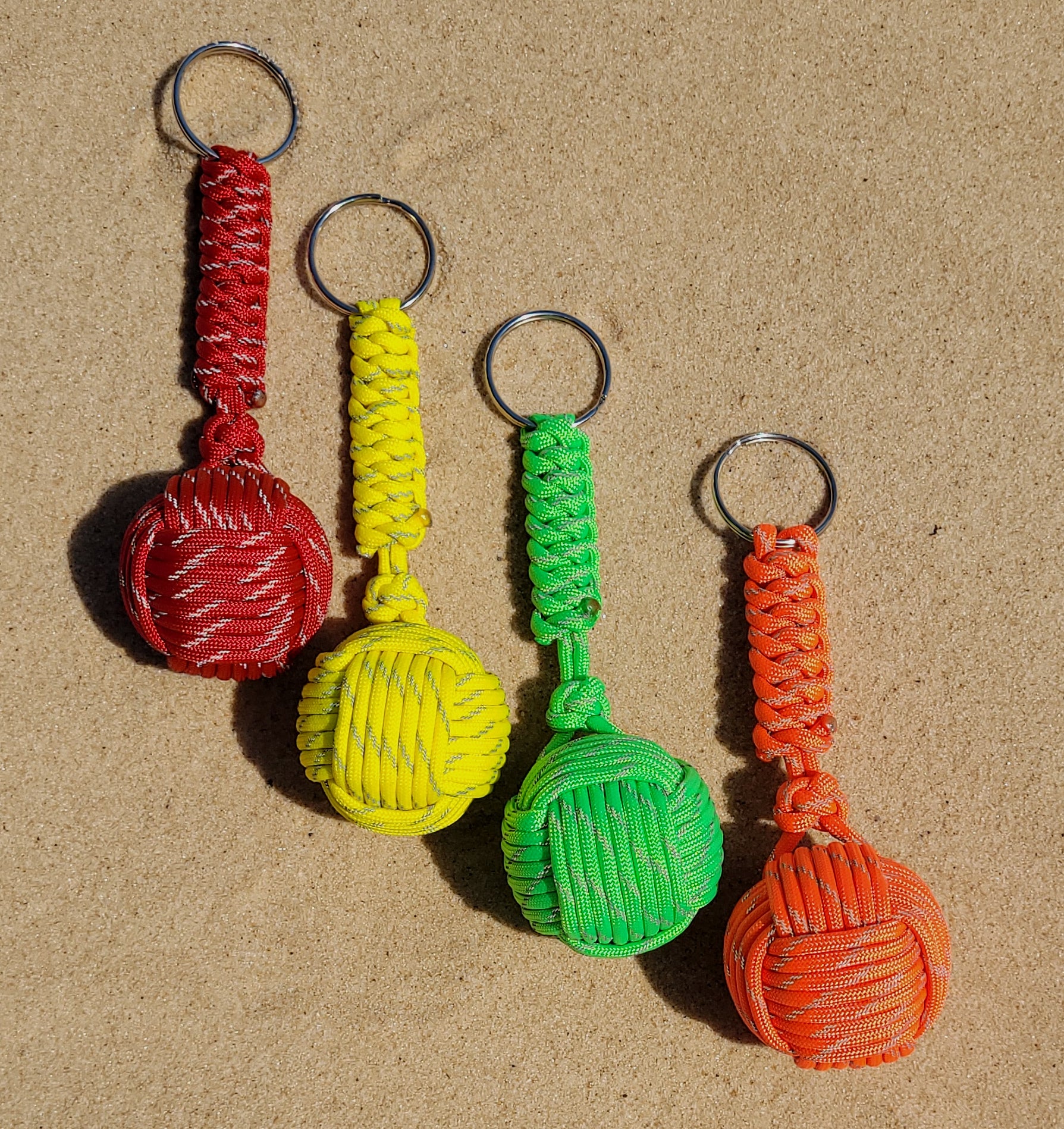Floating Boat Keychain with Tracers – Adventure Paracords