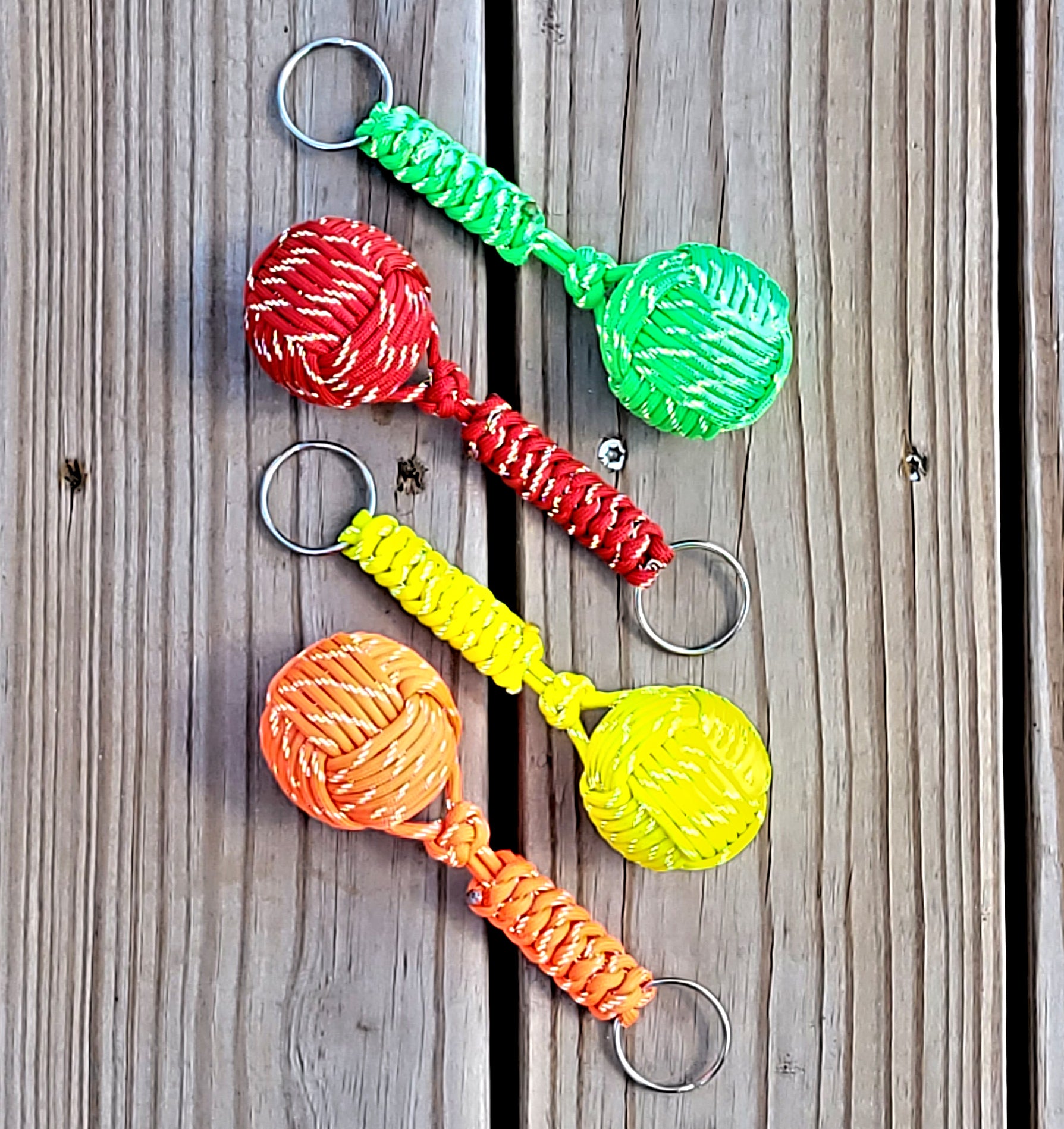 Floating Boat Keychain with Tracers – Adventure Paracords