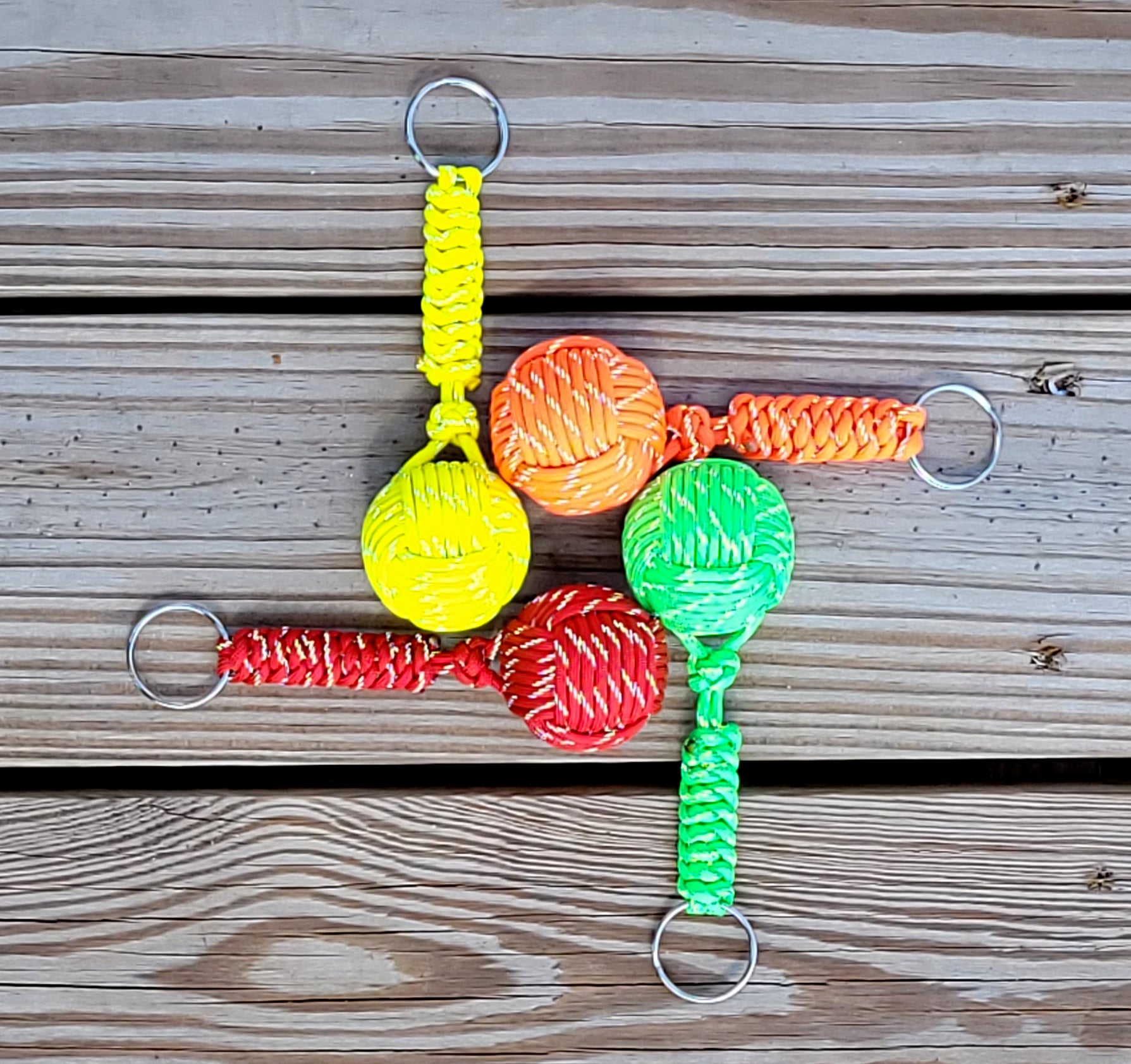 Floating Boat Keychain with Tracers – Adventure Paracords