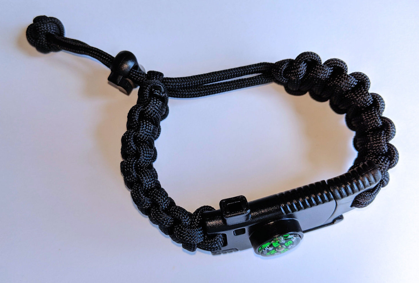Paracord survival bracelet with tactical buckle adjustable